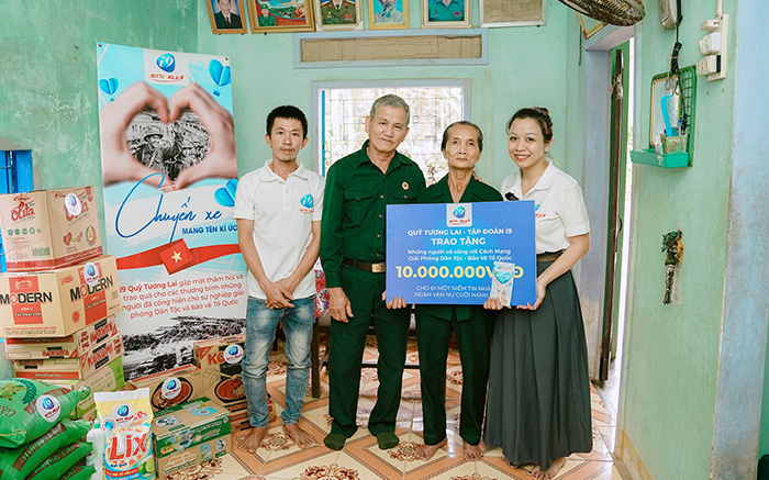 Hình ảnh tổng quan về vip 66, thể hiện sự chuyên nghiệp và đa dạng dịch vụ cá cược trực tuyến, với logo vip 66 và biểu tượng các trò chơi hấp dẫn.