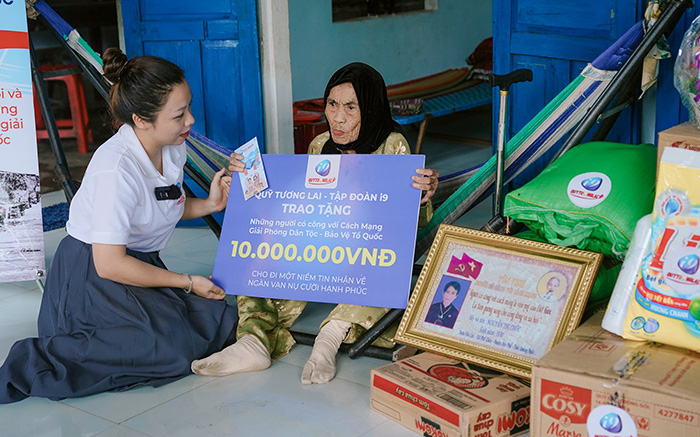 Hình ảnh đội ngũ hỗ trợ khách hàng 24/7 của VIP 66, thể hiện sự chuyên nghiệp và cam kết an toàn.